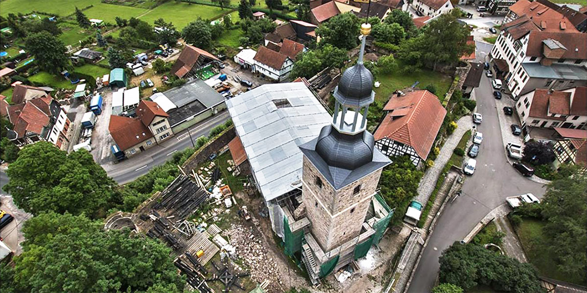 Wiederaufbau der Kirchenburg Walldorf nach dem Brand (Foto: Heinrich Frh. von Berlepsch)
